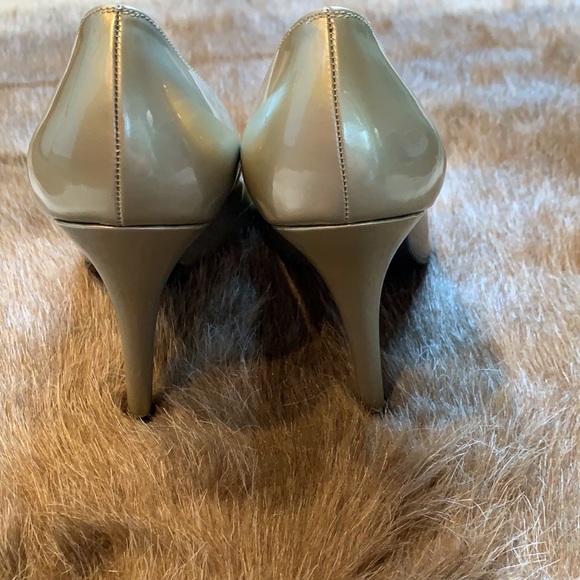 Stuart Weitzman metalic heels - Picture 4 of 10